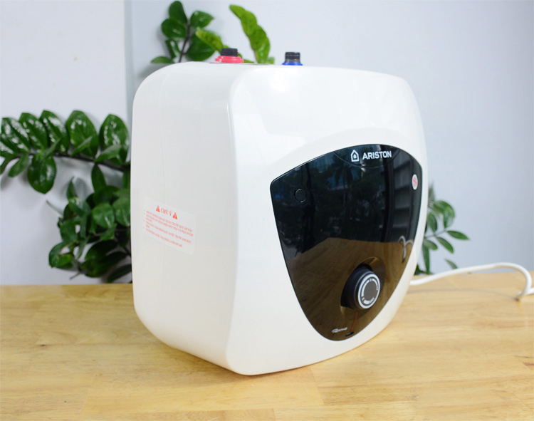 bình nóng lạnh Ariston gián tiếp 6 lít giá rẻ LUX 6 UE 2.5 FE-3