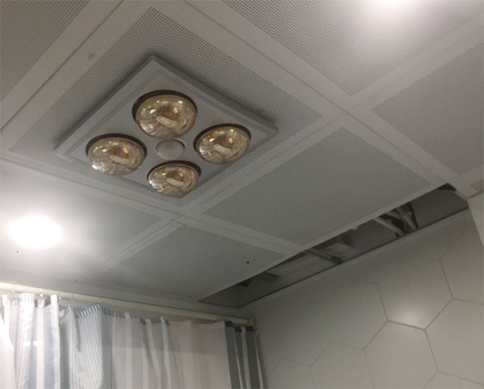 Đèn sưởi nhà tắm 4 bóng âm trần Kottmann vàng